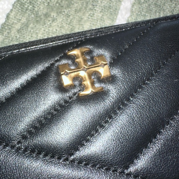 Tory Burch Black Quilted Leather Wallet - Picture 2 of 7